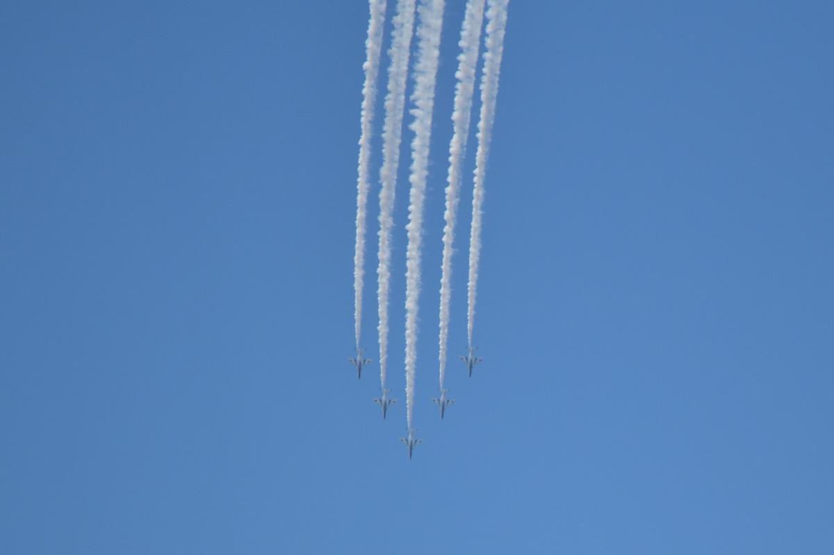 2022.9.4.若松上空に舞うブルーインパルス